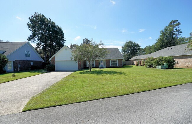 Building Photo - Spacious 5-Bedroom Home in Gated Parkwood ...