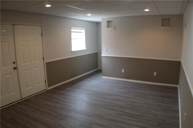 Building Photo - 69 Sherlock Dr