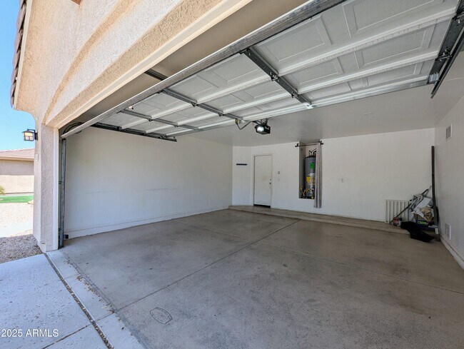 Building Photo - 13959 W Country Gables Dr