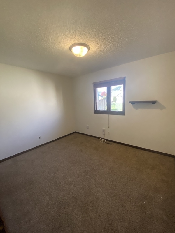 Building Photo - 319 Opal Cir