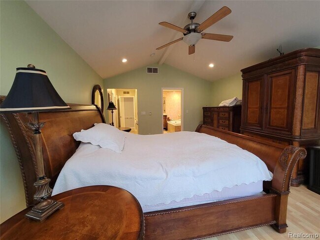 Building Photo - 18311 Norwich Rd