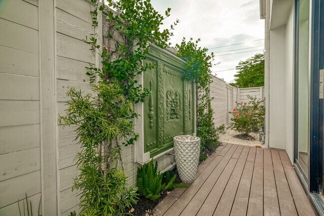 Building Photo - Beautiful contemporary home in the sought-...