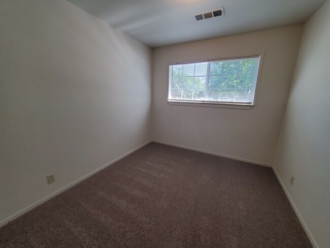 Building Photo - 3 Bedroom 2 Bath House with Large Yard Available Now!