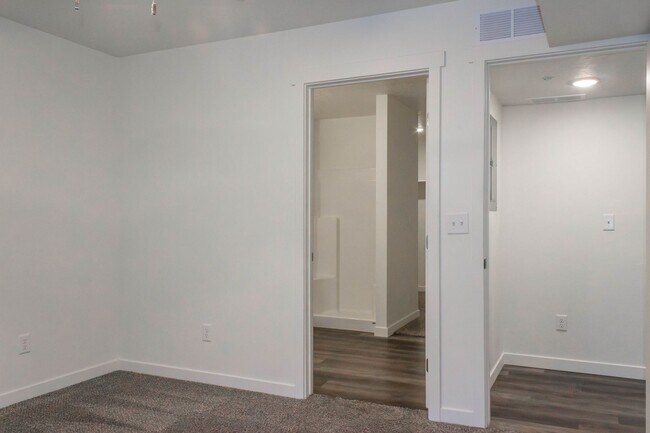 Building Photo - 3710 N Centrepoint Way