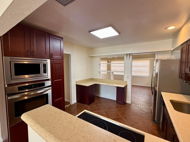 Building Photo - 1002 Jeffords St