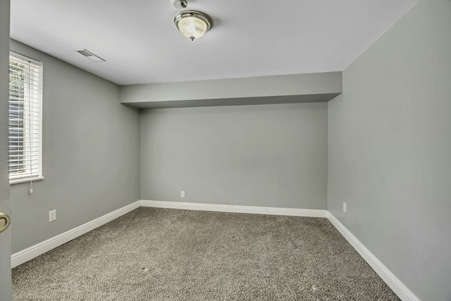 Building Photo - 225 W 750 S