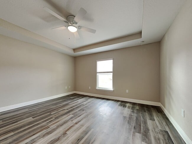 Building Photo - 7292 N Gibralter Dr