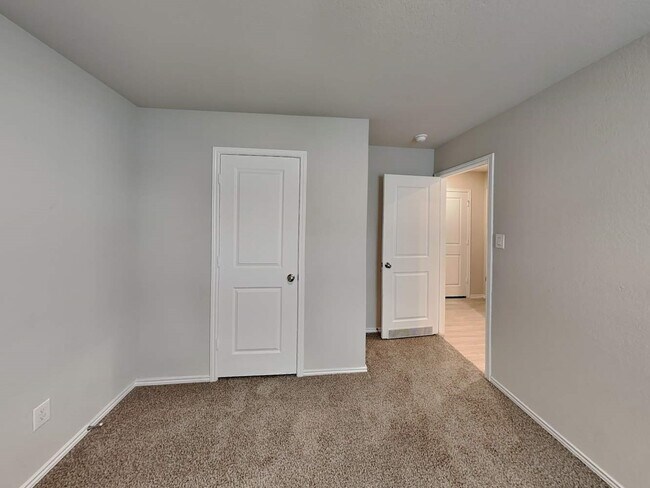 Building Photo - 14927 Watson Mill