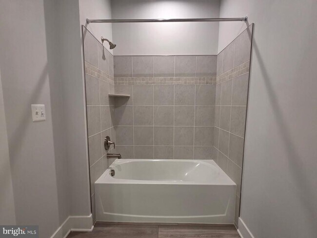 Building Photo - 170 Harrier Wy