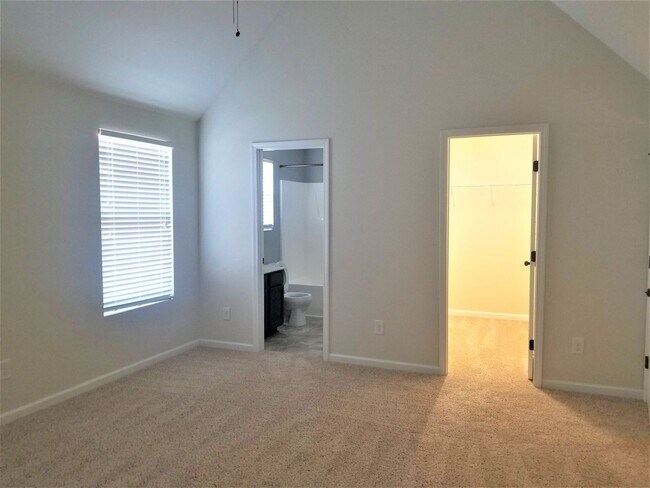 Building Photo - Large 4 Bedroom Home in Towne Pointe! Showings Coming Soon!!!