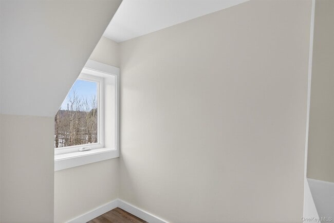 Building Photo - 303 Main St