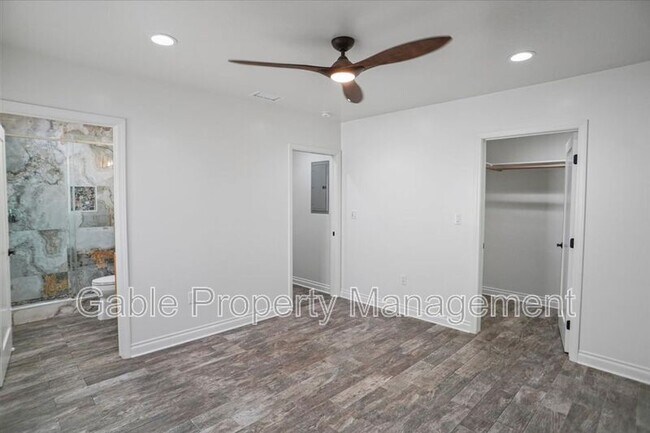 Building Photo - 24403 Newhall Ave