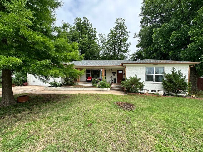 Primary Photo - For Rent: Spacious 3 Bed + Office Home wit...