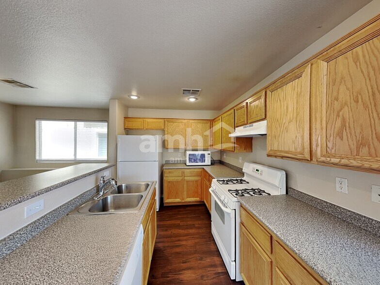 Building Photo - 7280 Mosaic Terrace St