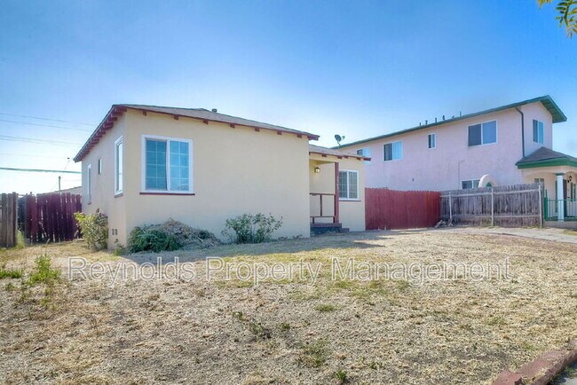 Building Photo - 3343 Chamoune Ave