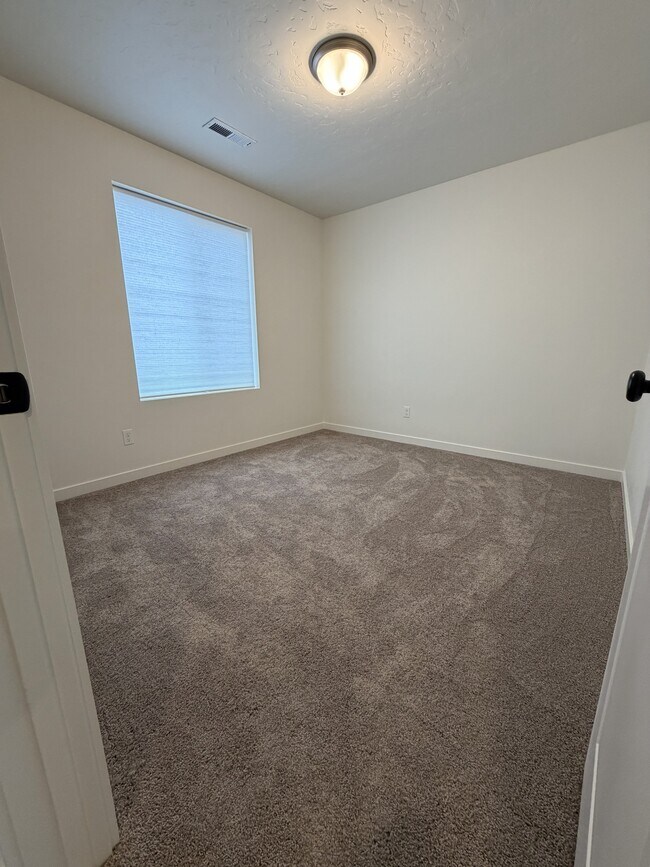 Building Photo - 7898 E Hilton Head St