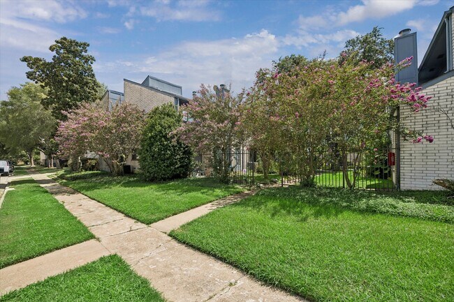 Building Photo - 9007 Imogene St