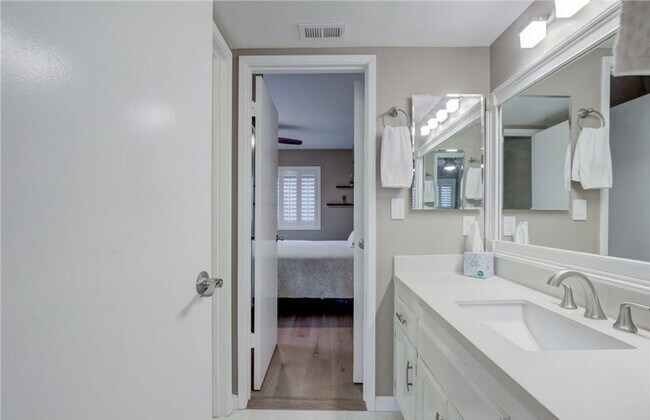 Building Photo - 2521 Voorhees Ave