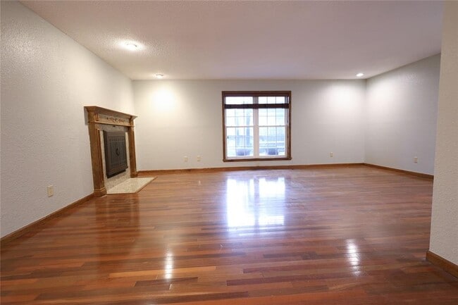 Building Photo - 722 Smalley Dr