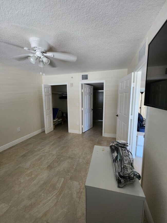 Building Photo - 21000 SW 87th Ave