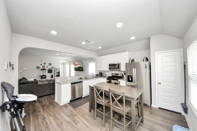 Building Photo - 3702 Cub Dr