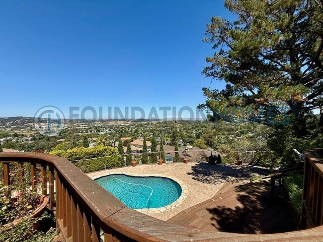 Building Photo - 160 Kaden Dr