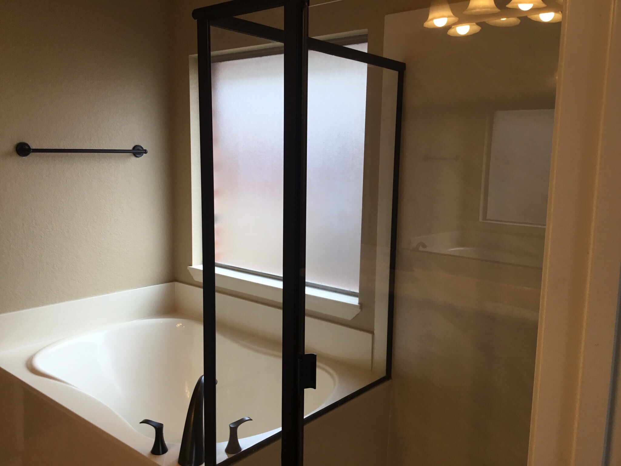 Building Photo - 4112 Chloe Ln