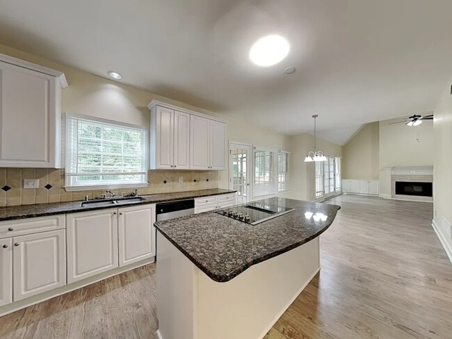 Building Photo - 808 Oak Trail Dr