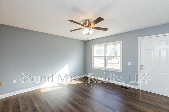 Building Photo - 700 Western Ave