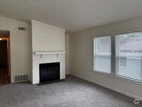 Building Photo - 4 Bedroom 2 Bath