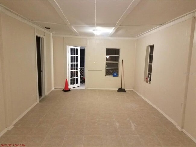 Building Photo - 611 N Lakewood Ave