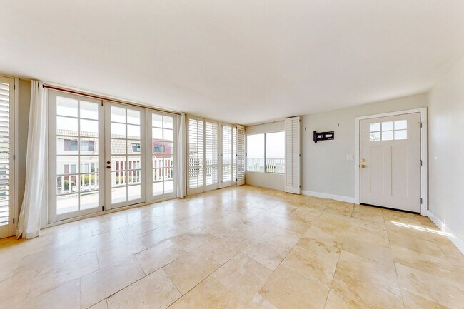 Building Photo - 242 Avenida Lobeiro