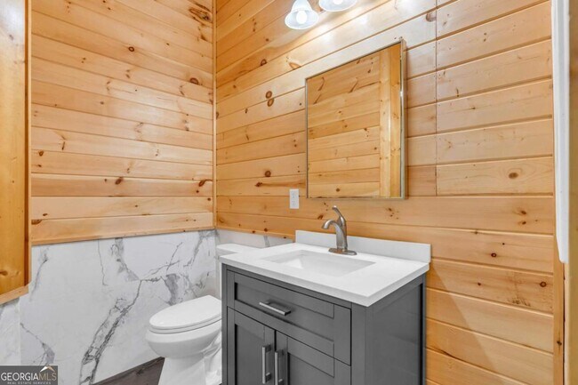 Building Photo - 417 Hickory Ridge Dr