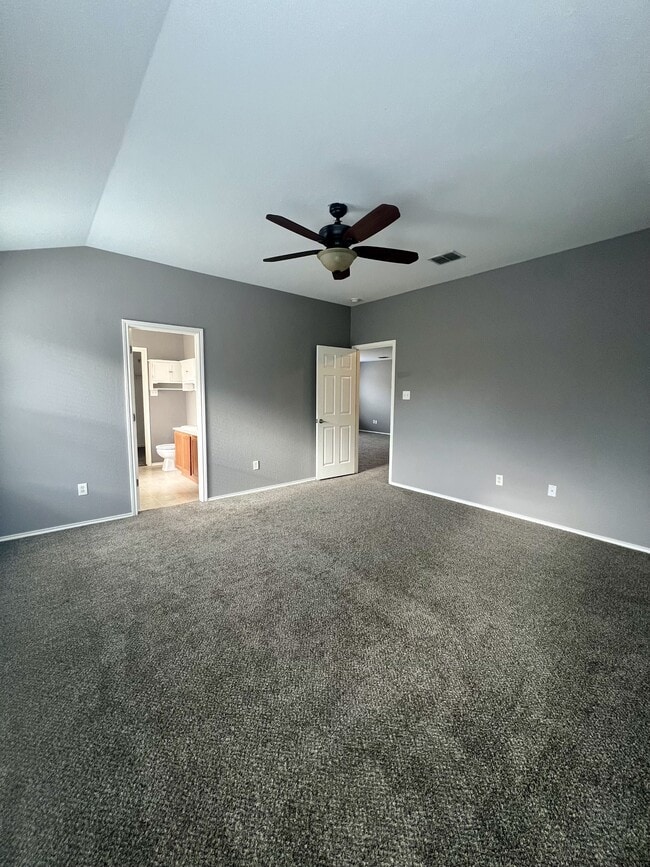 Building Photo - 9411 Rainbow Creek