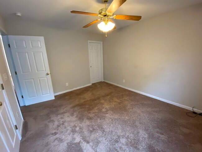 Building Photo - Beautiful three bedroom two bathroom house...