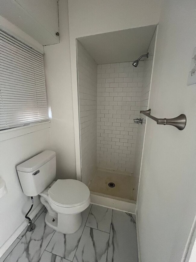 Building Photo - One Bedroom!