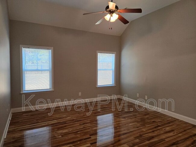 Building Photo - 716 Herrington Dr