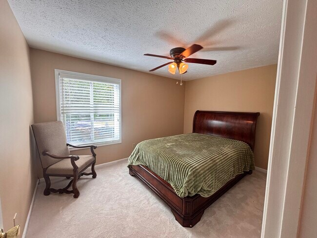 Building Photo - 5 The Corners