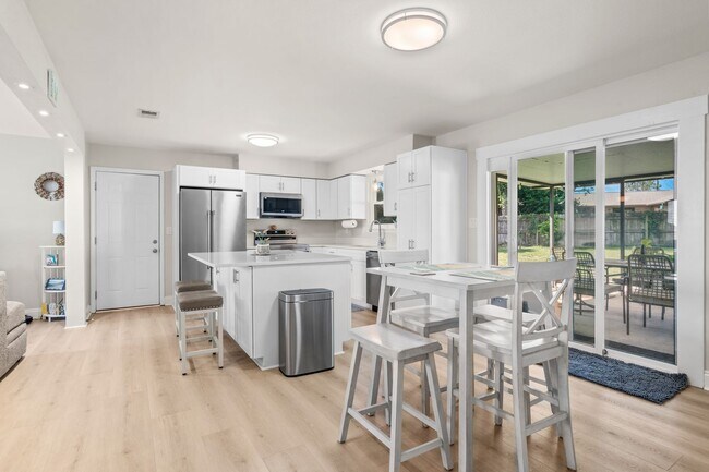 Building Photo - 4570 Yacht Harbor Dr