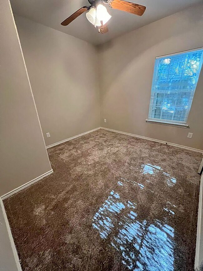 Building Photo - Nice 3 Bdrm 2 Bath Home in Sherman Texas