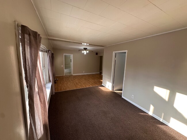 Building Photo - 17 S First St. - 1