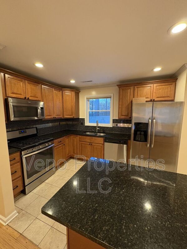 Building Photo - 330 Louden Rd