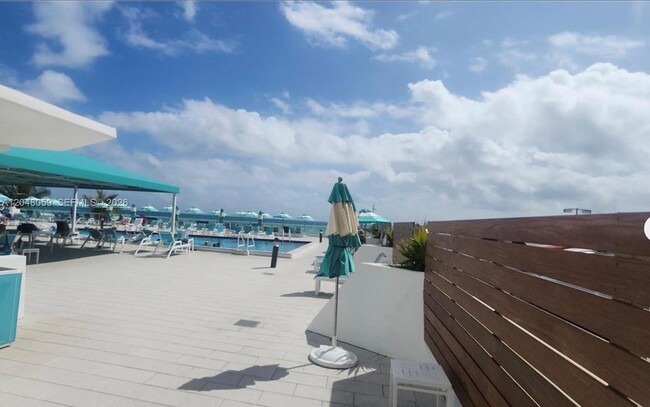 Building Photo - 3140 S Ocean Dr