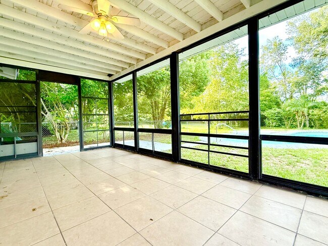 Building Photo - Your DeLand Escape: 4 Bedrooms + Pool at G...