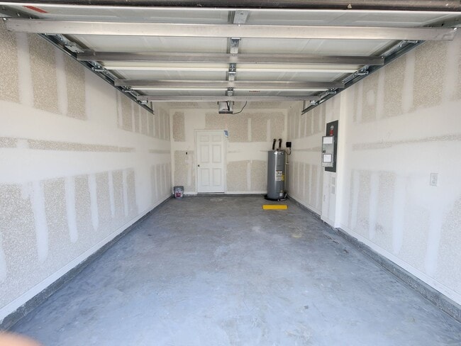 Building Photo - ***TWO WEEKS FREE*** Stunning 3 Bed 2.5 Bath Townhouse!