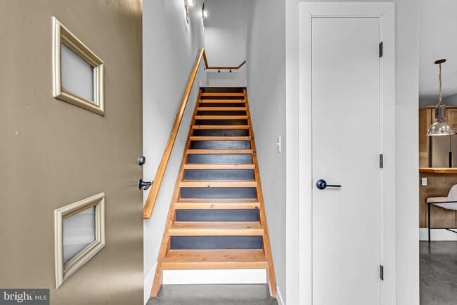 Building Photo - 10 McCready's Alley