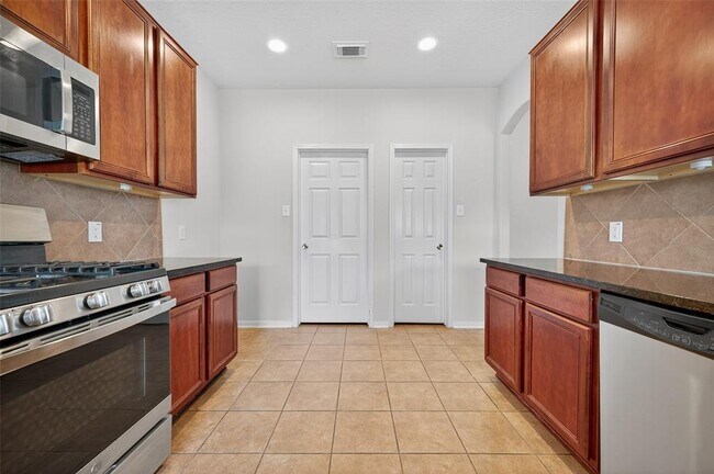 Building Photo - 15411 Redbud Dale Ct