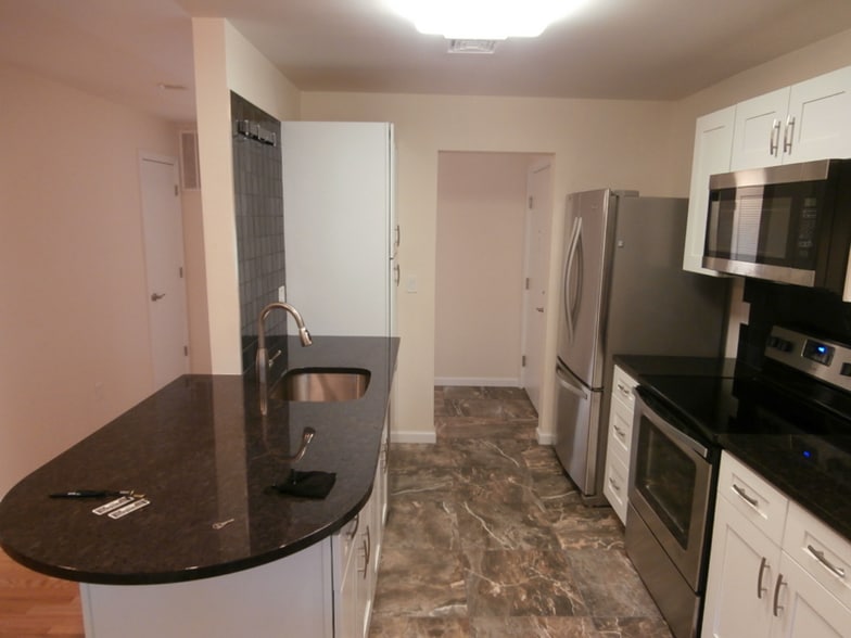 Building Photo - 38 Great Meadow Ln