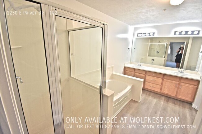 Building Photo - 1230 Privet Dr