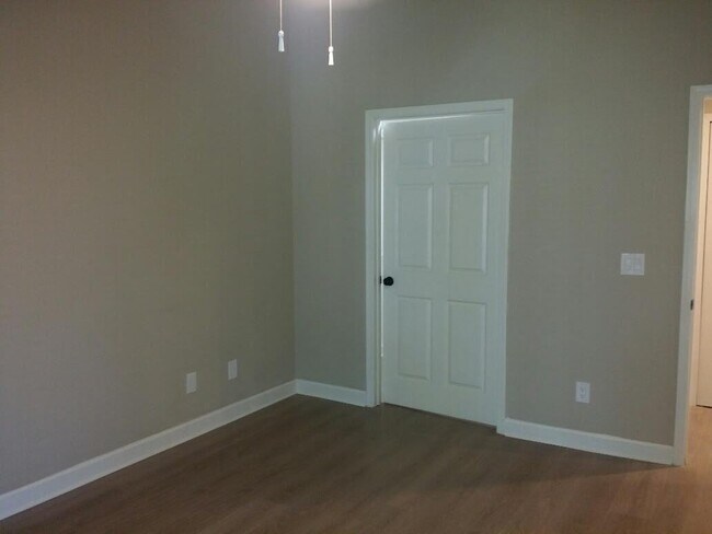 Building Photo - 700 Ironwood Dr